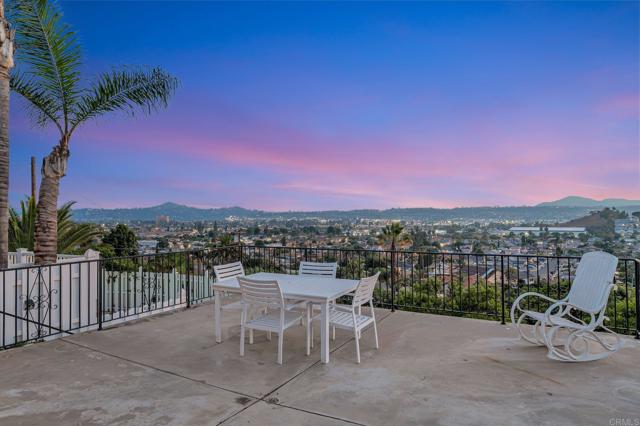 1106 Dawnridge Avenue, El Cajon CA: https://media.crmls.org/mediaz/e914ba00-e39c-48a8-be0a-2102a0ffec79.jpg