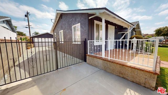 7655 El Capitan Way, Buena Park CA: https://media.crmls.org/mediaz/e914f761-99d1-476b-af52-c7b0efdac6fc.jpg