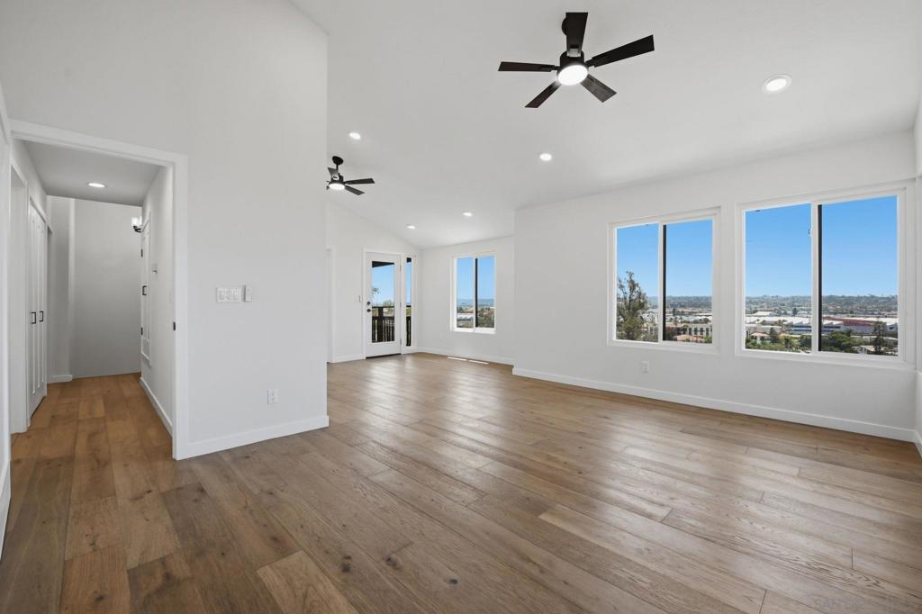 https://media.crmls.org/mediaz/e91556d4-b9f7-488b-86d2-d15a5dd004a2.jpg?preset=X-Large