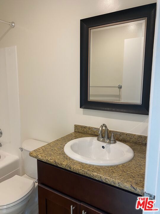 18002 Coastline Drive, Malibu CA: https://media.crmls.org/mediaz/e91592d9-08a0-41cb-8492-1c6c0b1f2179.jpg