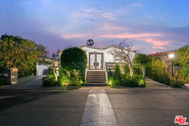 29500 Heathercliff Road, Malibu CA: https://media.crmls.org/mediaz/e9165269-5f57-481d-8fec-ff843e20387c.jpg