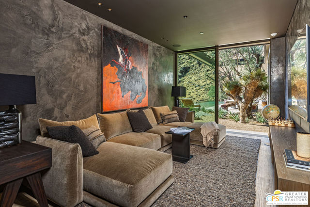 2215 Vista Distancia Court, Palm Springs, CA 92262