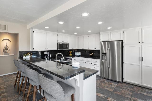Detail Gallery Image 15 of 37 For 11171 Alejo Pl, San Diego,  CA 92124 - 5 Beds | 3 Baths