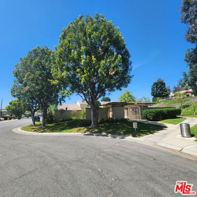 32134 Beachlake Lane, Westlake Village CA: https://media.crmls.org/mediaz/e916bfe3-cbf4-4540-8008-f4d8f10b62dd.jpg