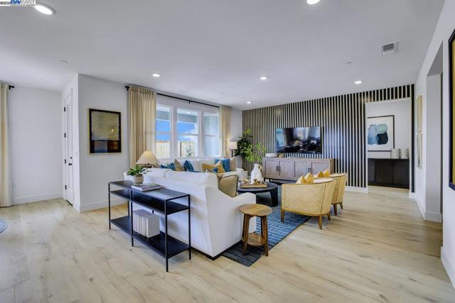 367 W CALABRIA DRIVE, Mountain House CA: https://media.crmls.org/mediaz/e9171582-b2ca-412e-b036-246904fab858.jpg