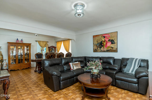 3247 La Clede Avenue, Los Angeles CA: https://media.crmls.org/mediaz/e9175fab-fd04-43c0-8a45-9674a1acea6c.jpg