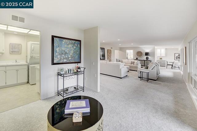 2900 Tice Creek Dr, Walnut Creek CA: https://media.crmls.org/mediaz/e91761b6-5a35-4c42-93aa-8df5687bd19a.jpg