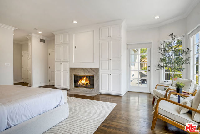 116 N Palm Drive, Beverly Hills CA: https://media.crmls.org/mediaz/e91782fc-9d5a-4dd3-929a-f5a02661250d.jpg