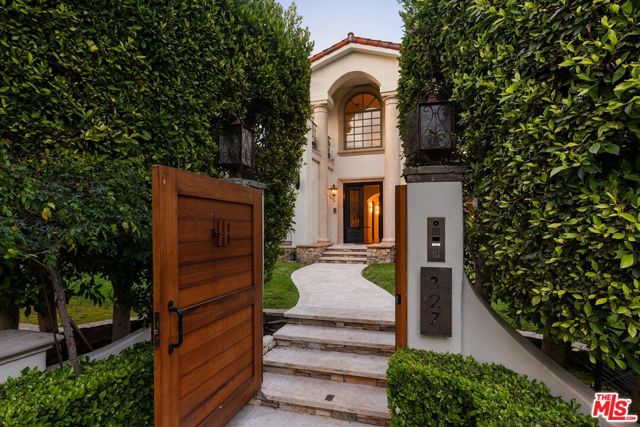 327 22nd Street, Santa Monica CA: https://media.crmls.org/mediaz/e9180fb0-7e61-4ab6-9291-eb928b8e1cff.jpg