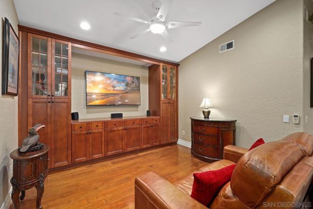 10421 Les Arbres Pl, San Diego CA: https://media.crmls.org/mediaz/e91843d1-450b-4ca7-b41b-d668de67f31f.jpg