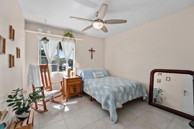 Detail Gallery Image 14 of 31 For 1534 Folkestone St, Spring Valley,  CA 91977 - 4 Beds | 2 Baths