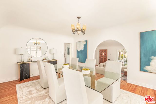 842 S Sycamore Avenue, Los Angeles CA: https://media.crmls.org/mediaz/e9187805-6070-457c-9261-e6121efcefc4.jpg