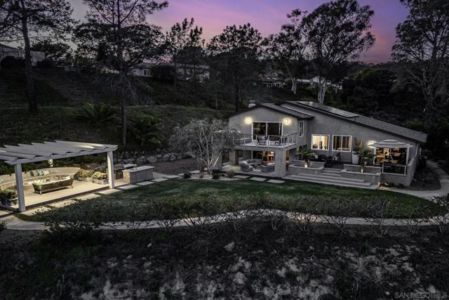 12902 Biscayne Cove, Del Mar CA: https://media.crmls.org/mediaz/e9199673-1169-43b4-9107-e7b15200bd4e.jpg