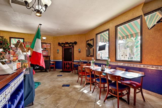 155 E 7th Street, Oxnard CA: https://media.crmls.org/mediaz/e919a146-1b68-432e-b89f-83bbcbc46b0e.jpg
