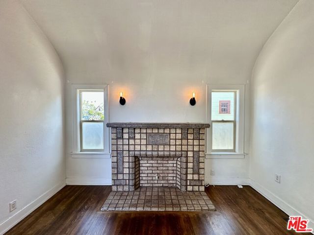 2941 9th Avenue, Los Angeles CA: https://media.crmls.org/mediaz/e91abbde-b07e-469e-ad29-5d59c50c2127.jpg