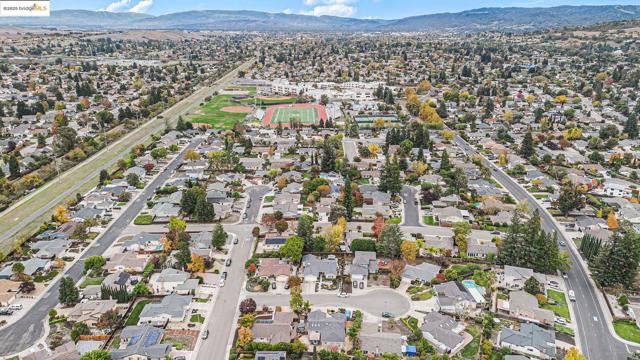 410 Kevin Ct, San Ramon CA: https://media.crmls.org/mediaz/e91aecda-c779-4b52-b41d-3bd5b809358b.jpg