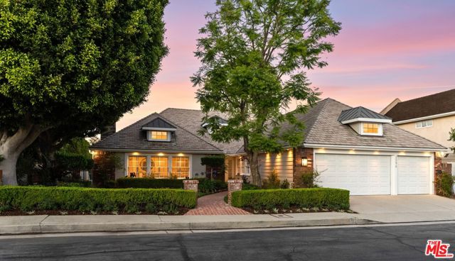 2596 Wallingford Drive, Beverly Hills CA: https://media.crmls.org/mediaz/e91affc4-a1ef-44e2-9be6-010d7589c39b.jpg