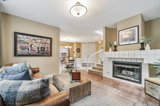 47 Summer Hill Court, Danville CA: https://media.crmls.org/mediaz/e91b3308-2362-4901-8447-14cf256daf63.jpg