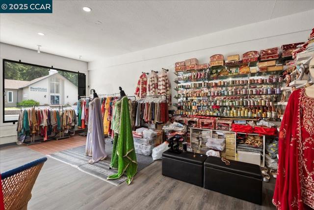 4955 Appian Way, El Sobrante CA: https://media.crmls.org/mediaz/e91b48ac-4e80-4c9c-950d-e0072300f8aa.jpg