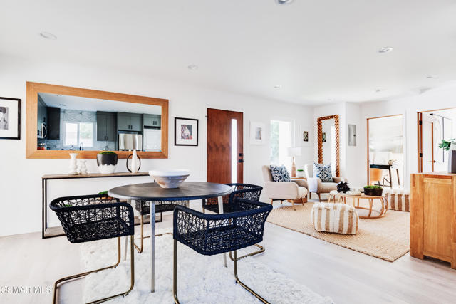14322 W Collins Street, Sherman Oaks CA: https://media.crmls.org/mediaz/e91b4b6d-87d0-46c1-bf33-cbb6f922f44e.jpg