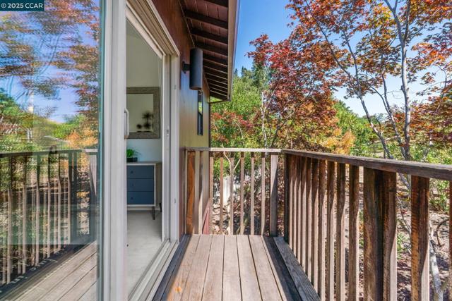 127 Devin Dr, Moraga CA: https://media.crmls.org/mediaz/e91b6794-753f-43b1-ad9a-f0dd0603df48.jpg