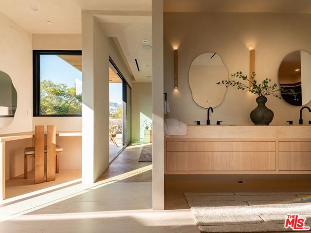 517 N Edinburgh Avenue, Los Angeles CA: https://media.crmls.org/mediaz/e91b7a23-1017-47b9-9b53-82d1386d3fdb.jpg