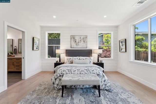 951 Yorkshire Ct, Lafayette CA: https://media.crmls.org/mediaz/e91b90ee-3b97-4ad9-8ff8-2f5098b20c63.jpg