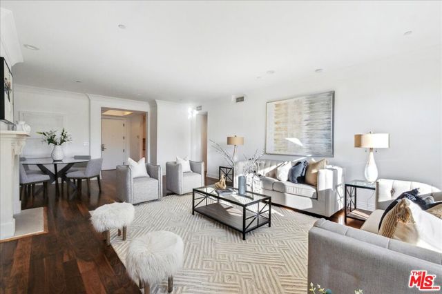 261 S Reeves Drive, Beverly Hills CA: https://media.crmls.org/mediaz/e91bde66-c6f7-42cf-8660-3229a3c474e0.jpg