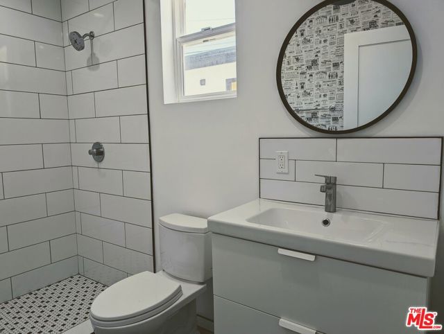1731 Franklin Street, Santa Monica CA: https://media.crmls.org/mediaz/e91c12d0-07b1-4979-b2ac-2cc5122b1ba3.jpg