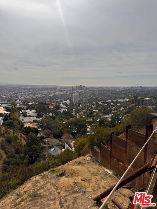 1633 Blue Jay Way, Los Angeles CA: https://media.crmls.org/mediaz/e91c1ac3-8c84-486a-b4af-c8f2ec8c168d.jpg