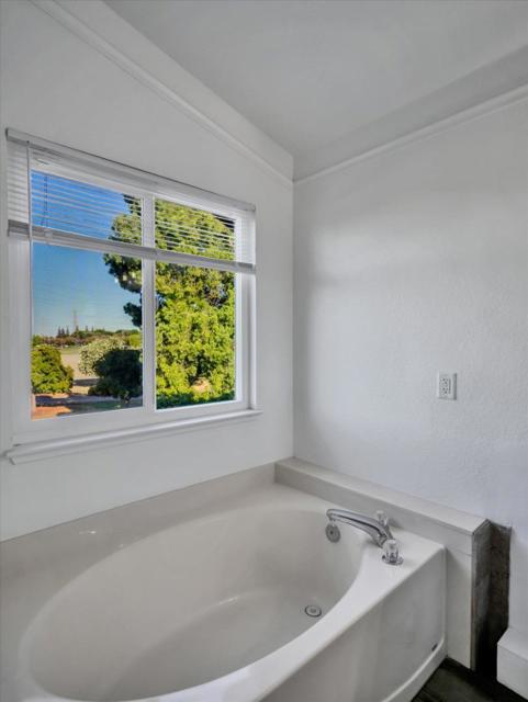 3706 Leilani Lane, Stockton CA: https://media.crmls.org/mediaz/e91ca8d0-e476-4f76-b18a-bb87876e7005.jpg
