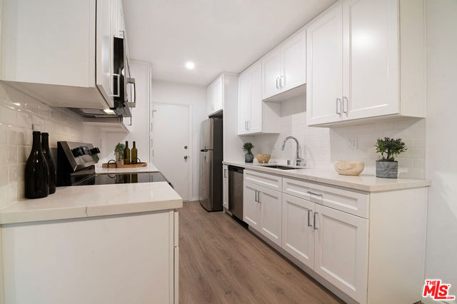 10725 Ohio Avenue, Los Angeles CA: https://media.crmls.org/mediaz/e91d9716-f0da-4b9c-a0c3-8f6d0f691b3c.jpg