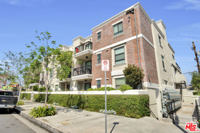 Image 1 of 17 For 10455 Magnolia Boulevard