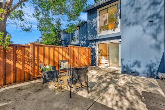 6189 Thornton Ave, Newark CA: https://media.crmls.org/mediaz/e91ec577-fc5f-4f39-87a3-0e876faed85e.jpg