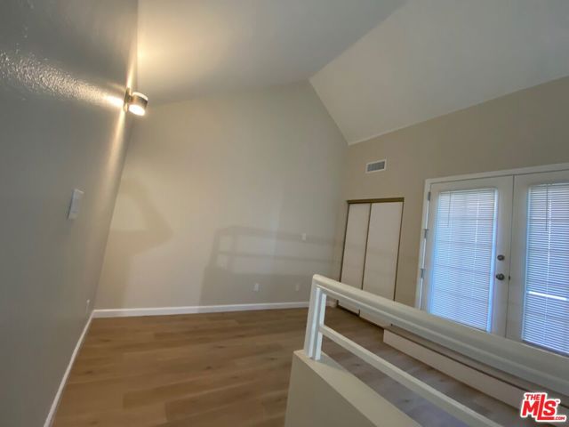435 E Tamarack Avenue, Inglewood CA: https://media.crmls.org/mediaz/e91f3c26-f98d-4223-a3de-04a8e8a557d7.jpg