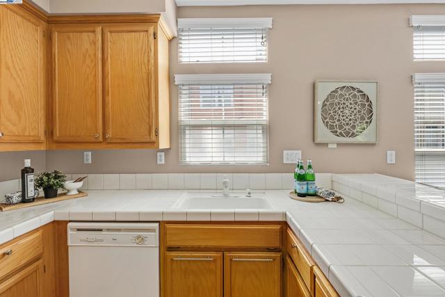 3463 Ellery Cmn, Fremont CA: https://media.crmls.org/mediaz/e91f51d4-a7e6-4f5b-9002-8e4bcf6fb8b7.jpg