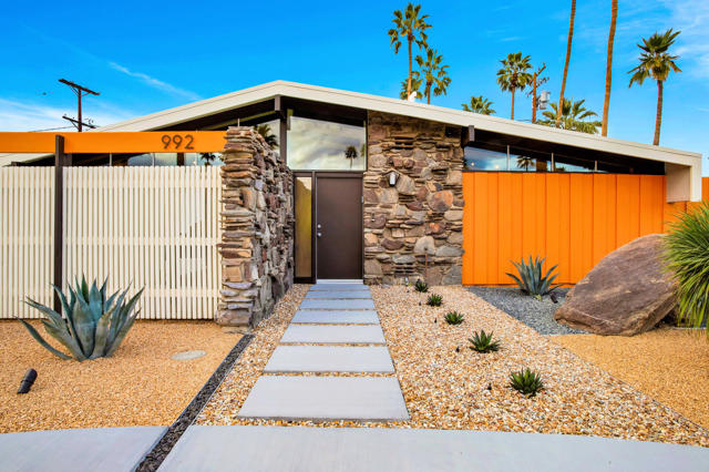 Image 4 of 83 For 992 La Jolla Road