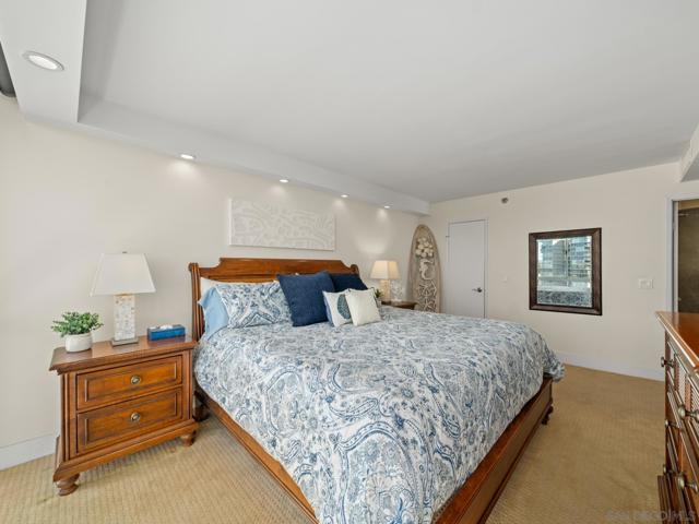 1810 Avenida Del Mundo, Coronado CA: https://media.crmls.org/mediaz/e91fbb54-8feb-43ad-989d-ac716a67db91.jpg