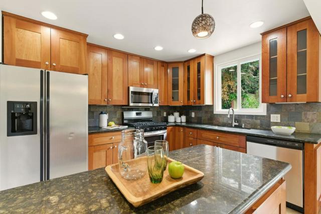 643 Cherry Avenue, San Bruno CA: https://media.crmls.org/mediaz/e9201684-8640-4755-93bb-e60feedac031.jpg