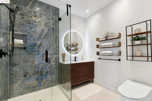 2391 Rancho Rd, El Sobrante CA: https://media.crmls.org/mediaz/e9204ff8-2522-4f5c-9f0c-3ef034ff0020.jpg