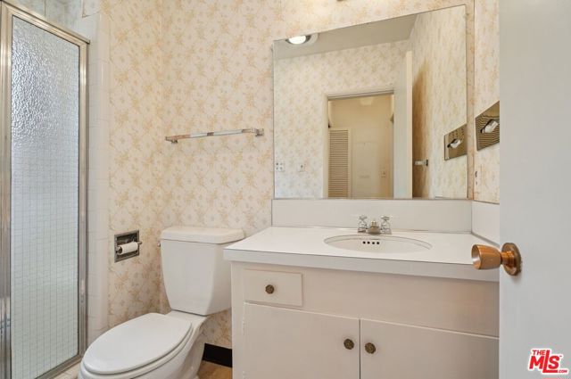 3684 Willowcrest Avenue, Studio City CA: https://media.crmls.org/mediaz/e92076c2-9b73-481c-9b88-65c99fe46c77.jpg