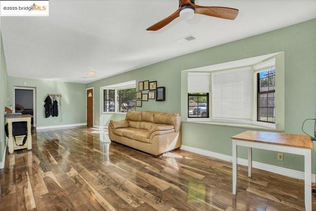 5071 Bonwell Drive, Concord CA: https://media.crmls.org/mediaz/e9208596-c9d8-43eb-af00-bf28d0f03c9d.jpg