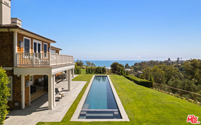 525 Spoleto Drive, Pacific Palisades CA: https://media.crmls.org/mediaz/e920e2f4-82fc-4ebc-8d23-b7d6adf9665e.jpg