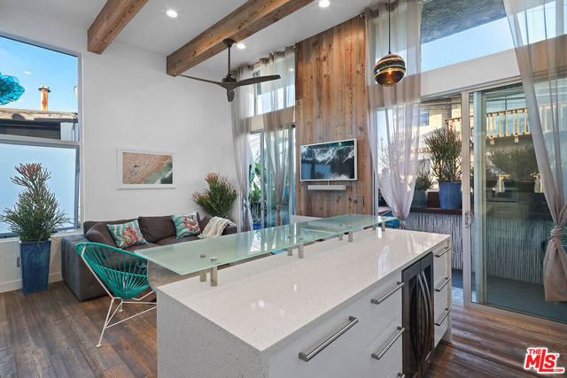 472 Rosecrans Avenue, Manhattan Beach, California 90266, 0 ,Residential Income,For Sale,Rosecrans,0,26830069