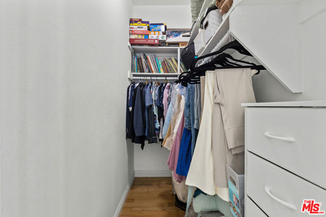 1506 S Bentley Avenue, Los Angeles CA: https://media.crmls.org/mediaz/e92282c8-1d92-4f5f-82f1-5863c84025d5.jpg