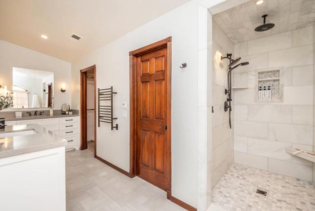 Detail Gallery Image 12 of 21 For 1210 Cypress Dr, Vista,  CA 92084 - 5 Beds | 4 Baths