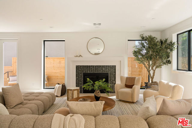 1615 N Coronado Street, Los Angeles CA: https://media.crmls.org/mediaz/e922eb88-0824-44c7-82d9-25aef35273a1.jpg