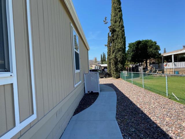 11851 Riverside Dr, Lakeside CA: https://media.crmls.org/mediaz/e924a070-389e-4fcb-aed1-80ce39424114.jpg