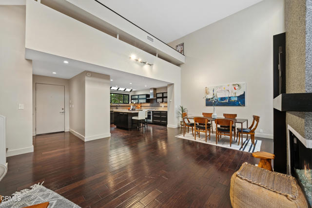 Detail Gallery Image 9 of 37 For 11915 Gorham Ave #3,  Los Angeles,  CA 90049 - 2 Beds | 2 Baths