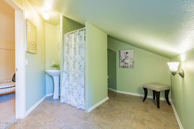 6564 La Cumbre Road, Somis CA: https://media.crmls.org/mediaz/e92528b8-6d23-4f15-bcd6-dba3c35927d2.jpg